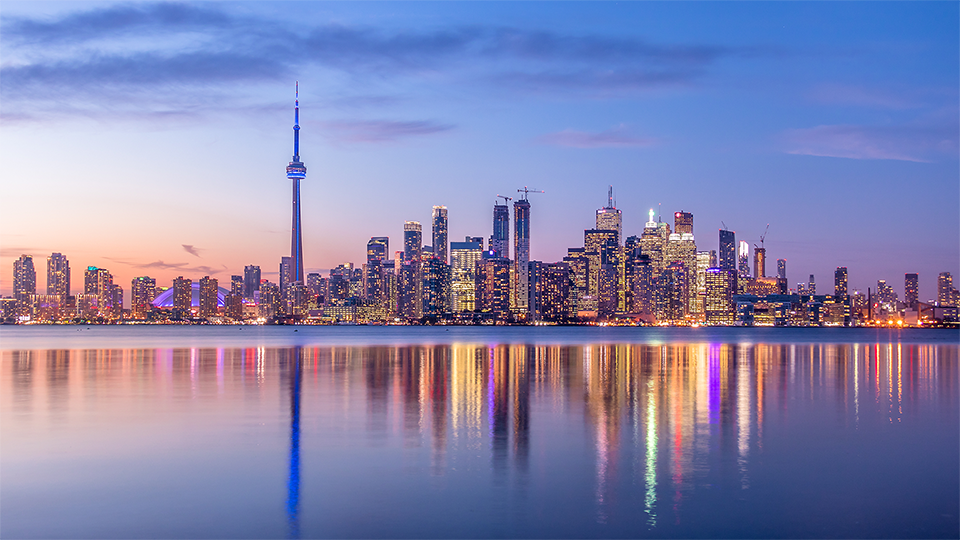 image_of_toronto_skyline_at_dusk